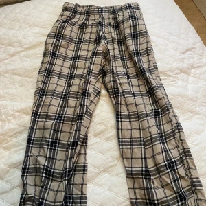 Pyjamasbyxor - Storlek M, kan mötas i Sthlm eller skickas mot fraktkostnad 
