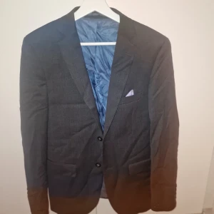 Kavaj - Kavaj säljes i använt skick storlek slim fit 46 