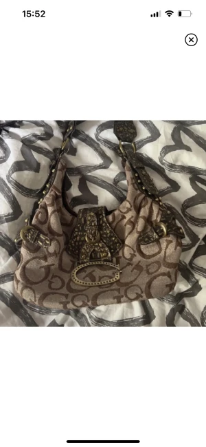 Guess väska  - vinta