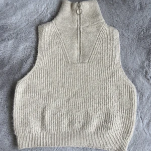 Stickad väst😍 - En helt oanvänd stickad väst från Lindex.