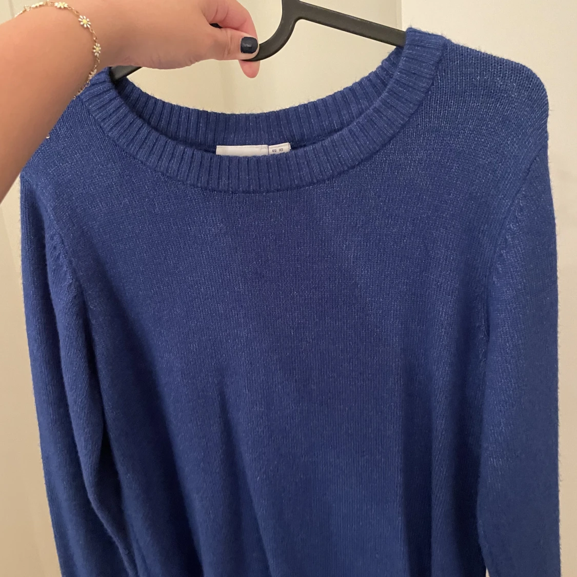 Kungsblå stickad tröja - 91