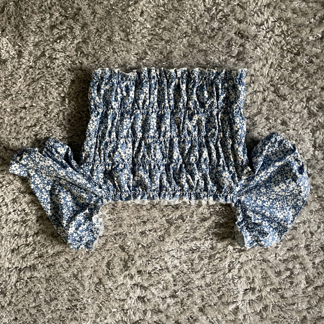 Blå blommig topp - 91