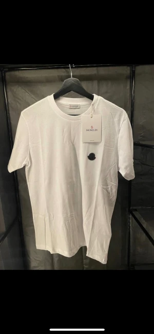 Moncler T-shirt  - Helt ny Finns i s och m