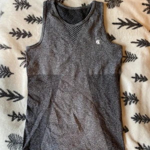 Nije - linne  - Tränings linne från njie Storlek S  Ny skick Skriv vid fler frågor eller bilder <3