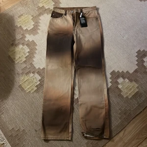 Jeans - Intressekoll på dessa as snygga byxor som aldrig kommit till användning🤎