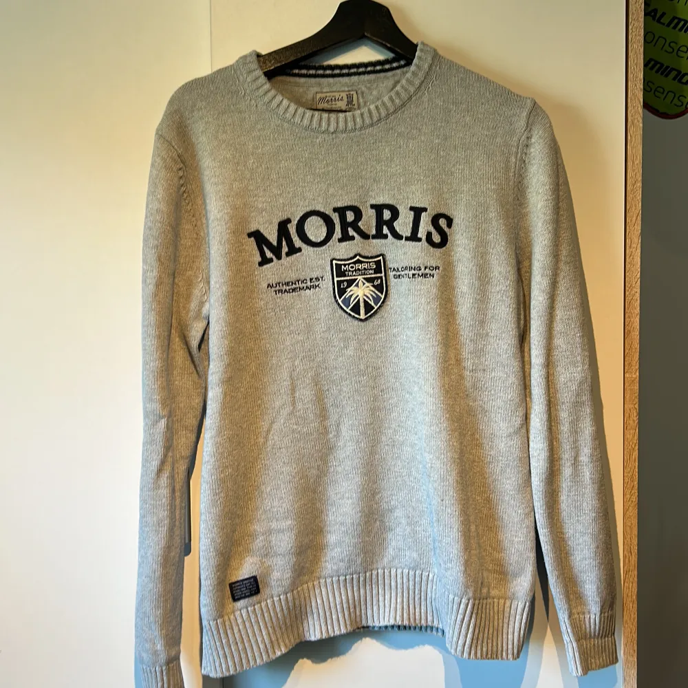 Säljer nu min stickade Morris tröja då den blivit för liten, i väldigt fint skick och nästan aldrig använd så inga defekter. Stl M Nypris 1298. Stickat.