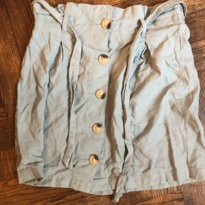 Kjol - Jättefin kjol som inte riktigt är min stil längre! Kan diskutera pris.