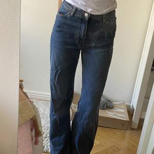 Mörkblå jeans (tryck gärna på köp nu)