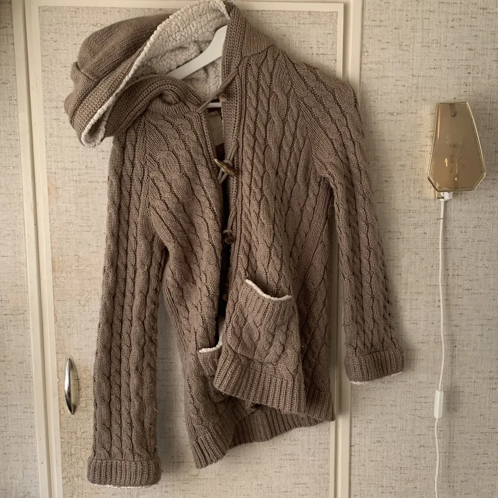 Stickad huvtröja i storlek s från Zara knitwear . Tröjor & Koftor.