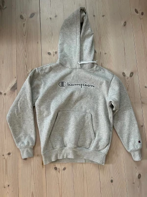 Hoodie - Hoodie från Champion. Knappt använd.