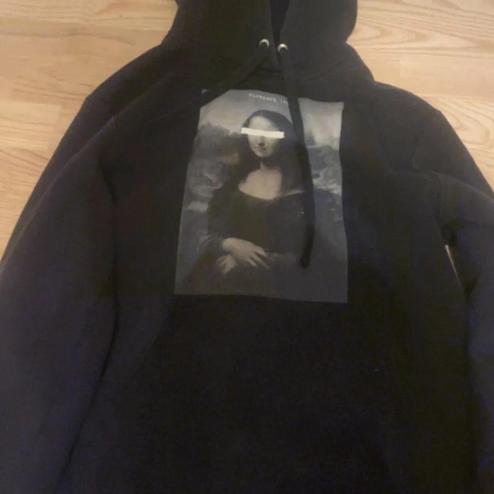 The cool elephant hoodie i bra skick säljes💕 köpt för 599 kr + frakt Skriv för fler bilder. Hoodies.