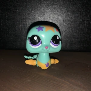 Lps - Lps #2714, rörlig säl men behöver nytt batteri. Värdet på denna lps ligger på ca 150kr. Skriv gärna vid frågor :)