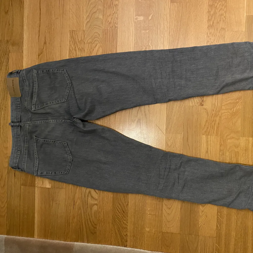 J.lindberg jeans väldigt bra skick knappt använda . Jeans & Byxor.