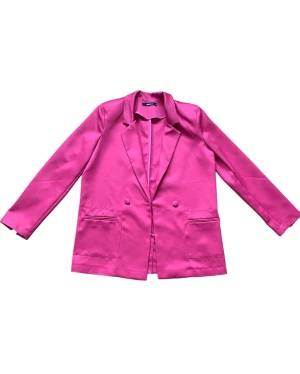 Kavaj  - Rosa kavaj i glansigt material från Gina! Storlek 36 men oversize passform🌟