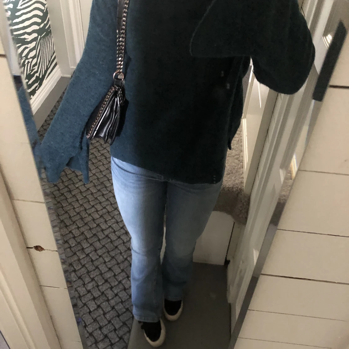 Stickad tröja med slits