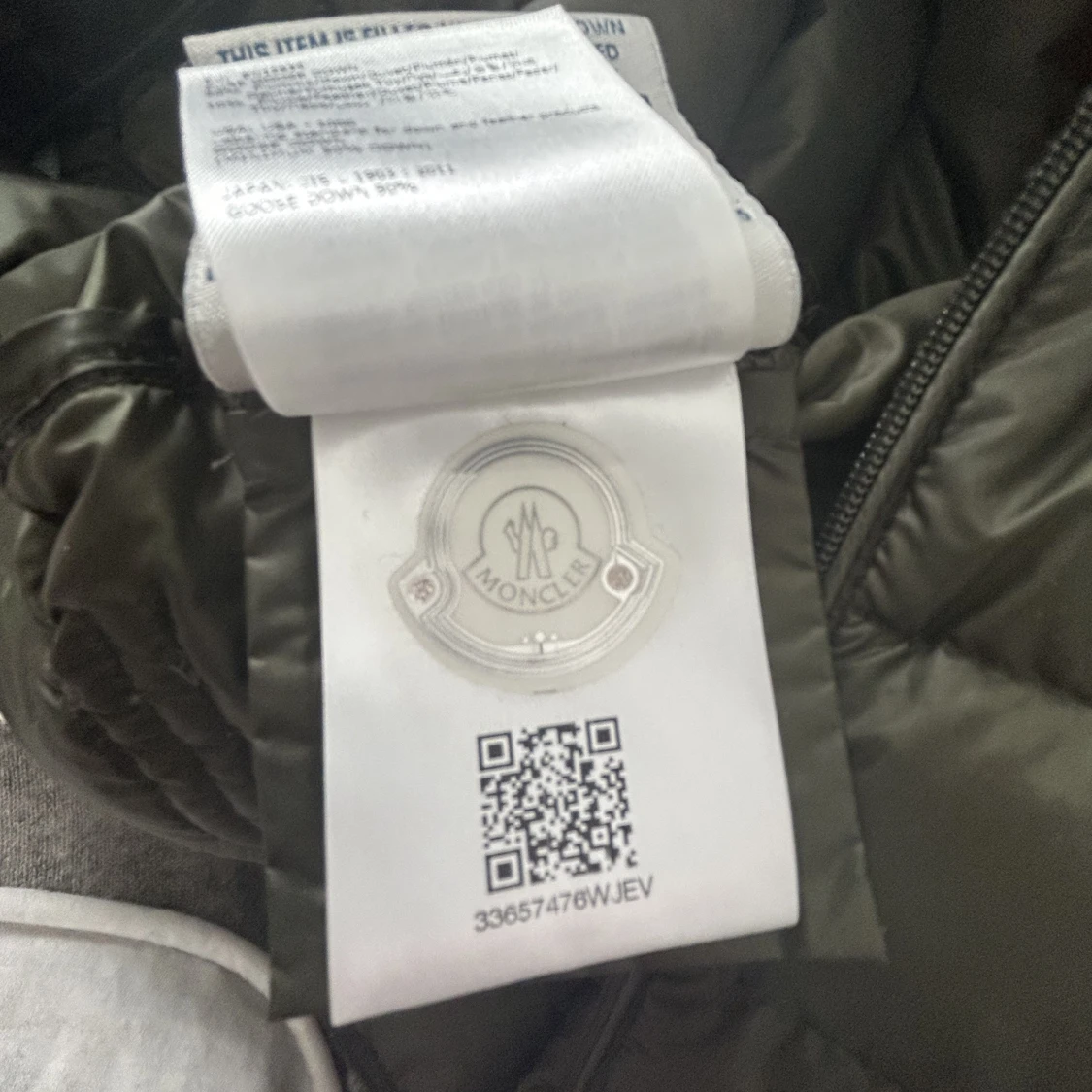 Mörkgrön moncler jacka.  - 91