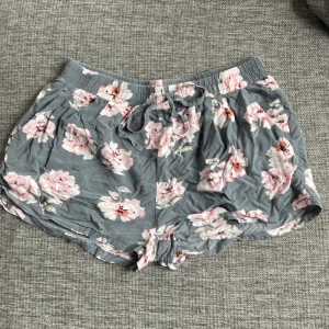 Shorts sommar  - Mjuka tunna/svala viscose shorts.