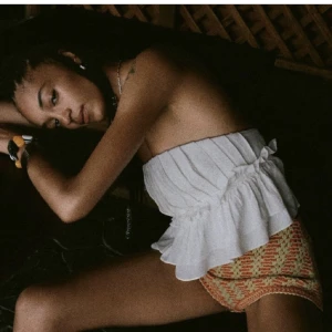 Zara topp - Jättefin topp från zara i fint skick som passar perfekt nu till våren och sommaren! Storlek XS men skulle säga att den passar S också. Nypris är 230 kr💕