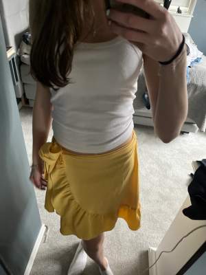 Säljer denna fina kjol från vero moda då jag har liknande💋nypris: 449