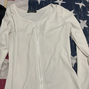 Tröja  - Säljer min tröja för 30kr. Köparen står för frakt 