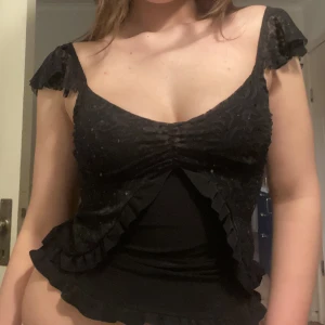 Svart Stockholm stil topp! - Super söt svart vintage topp! Storlek s/m❤️Använd köp nu funktionen!