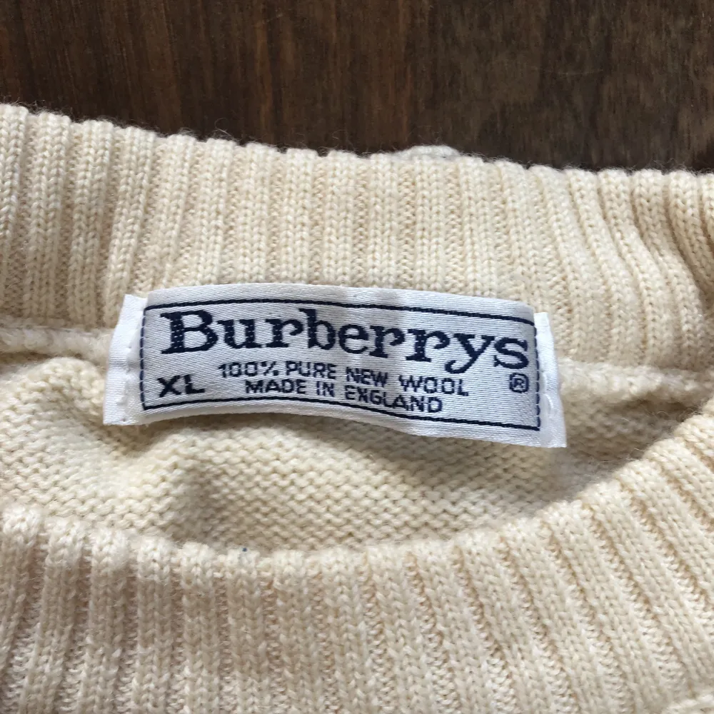 En vintage ull Sweater från burberry i mycket bra skick. Kom med bud! . Stickat.