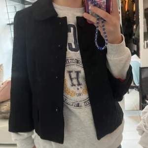 Trekvartsärmad jacka - Sååå söt trekvartsärmad jacka som jag köpt på Sellpy. Kommer ej till användning tyvärr. 