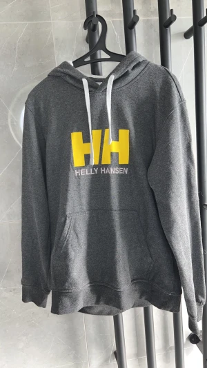 H/H hoodie - Lite nopprig men annars som ny, väldigt bra kvalite