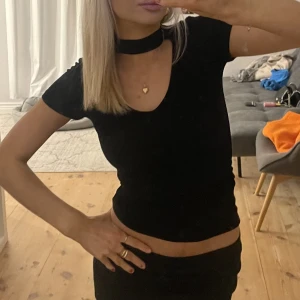 Svart topp - Såå himla fin topp! Perfekt till fest eller bara vardagligt🥰❤️‍🔥