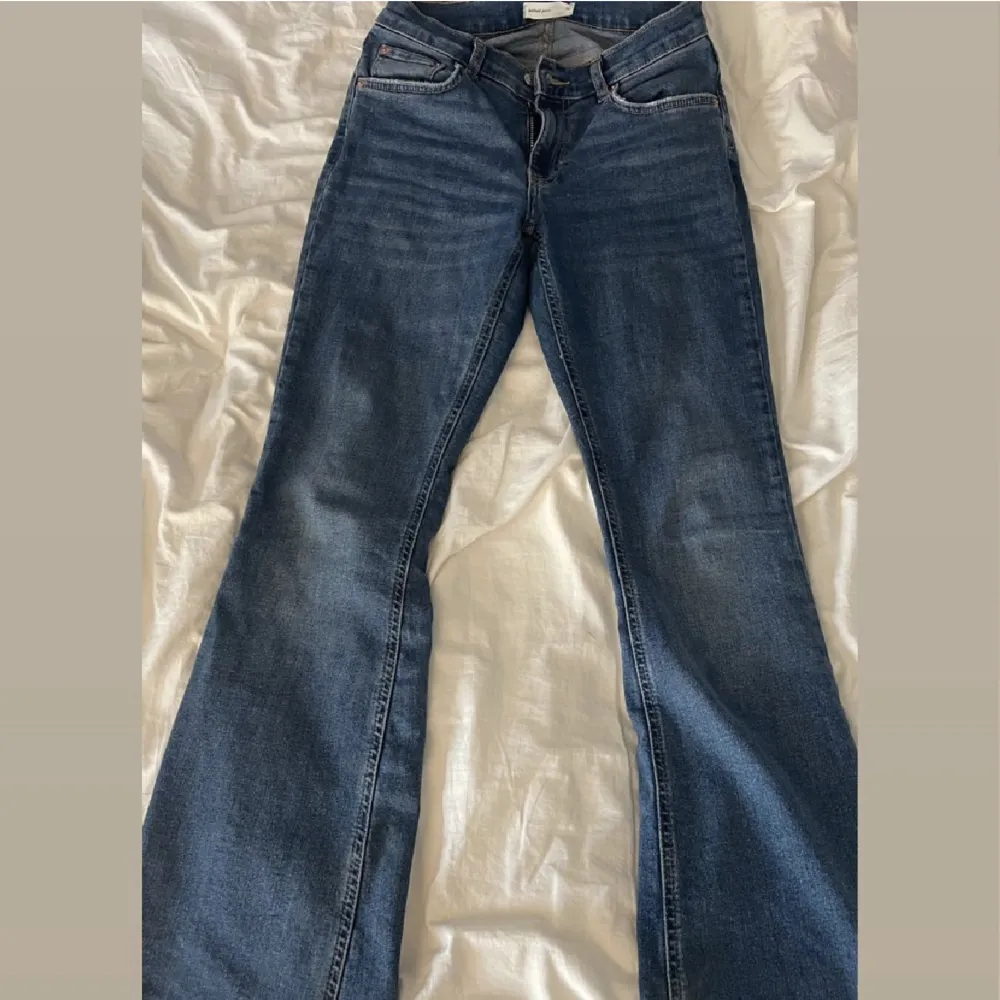 Dessa Jeans som är i ny skick, knappt använda💕innerbenslängden-81. Jeans & Byxor.