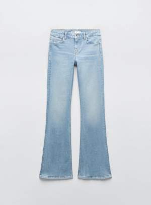 Såå snygga jeans ifrån zara som är slutsålda!!! Knappt använda så i toppskick!☀️ KÖP DIREKT: 350kr + frakt