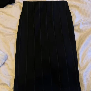 Kjol - Ny kjol från Gina tricot. Storlek S. 