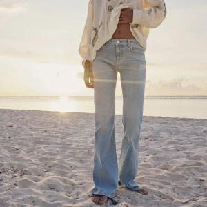 jeans - Svin snygga jeans! Helt nya och oanvända 💓 säljer då dem ej passade mig och ej hann lämna tillbaka 💓 skriv privat för intresse eller fler bilder 💓