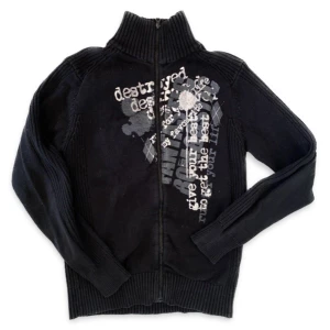 Tröja med tryck - Tröja med så coolt tryck! Inte märkt några defekter.