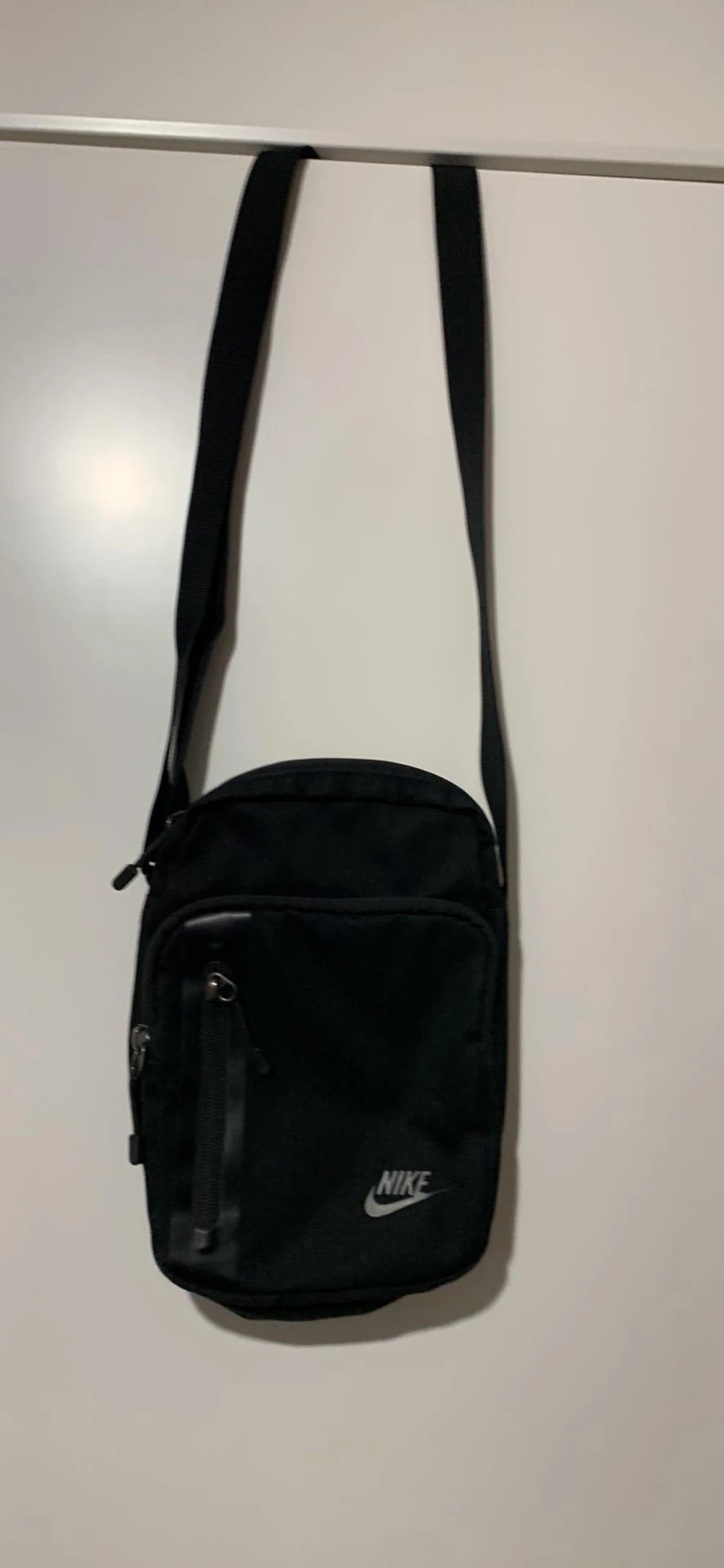 Nike axel väska