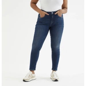 Jeans - Säljer dessa supersnygga jeans perfekt till sommaren från Kappahl i storlek 36, passar även mig i storlek 34 🌷 Prislappen är kvar och är helt oanvända! Skriv gärna för frågor, bilder mm! Priset går att diskutera! Frakten tillkommer 🌺