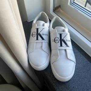 Skor - Superfina vårskor, använda 1 eller 2 gånger så i väldigt bra skick. Passar perfekt nu till vår och sommar.❤️