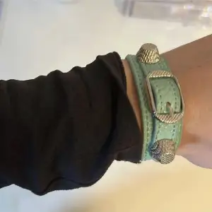 Säljer detta armbandet liknande balenciaga ❤️ aldrig använt 