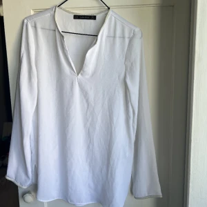 Zara blus - Jätte fin zara blus som köptes för länge sen. Ingen defekt och är i storlek XS❤️ kom privat vid frågor