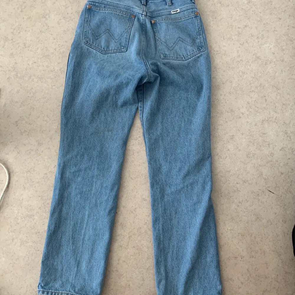 Jättefina jeans, använde dem inte så många gånger. Jeans & Byxor.