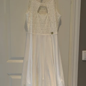 Klänning - Använd vid två tillfällen, fint skick