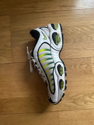 Nike air Max  - Populära Nike air Max! Använda men i bra skick! Storlek 40