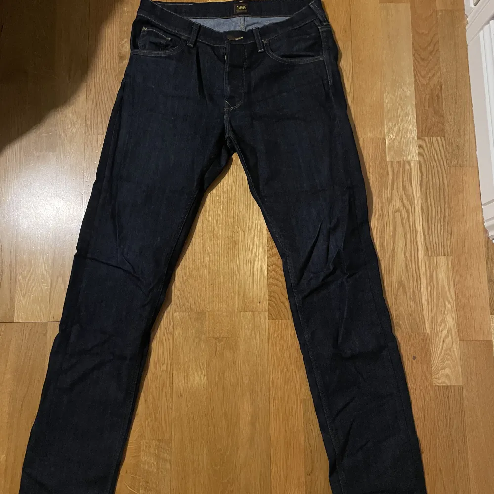 Lee byxor knappt använda kanske 5 gånger . Jeans & Byxor.