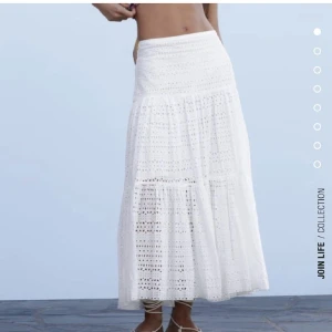 Lång kjol zara  - Säljer denna långa kjolen från zara, då den har blivit för liten för mig. Jätte bra skick💕