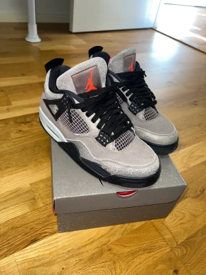 Jordan 4 Taupe Haze - Kommer med box 