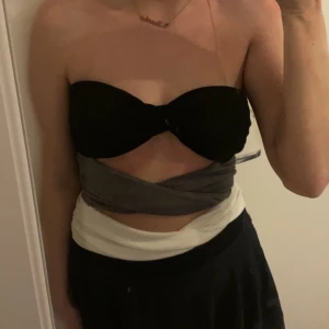 Tubtopp - Köpt på second hand. Kommer inte till användning någon gång. Aldrig använd av mig 🤍