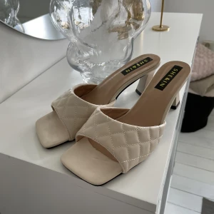 Klackskor - Beiga klackskor i storlek 40