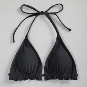 Svart oanvänd bikinitopp - Jättefin svart bikinitopp med uttagbara inlägg, den är oanvänd. Storlek XS, säljer då jag har flera liknande