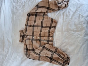 Skjorta - Brun randig skjorta. EU 152 US 11-12Y