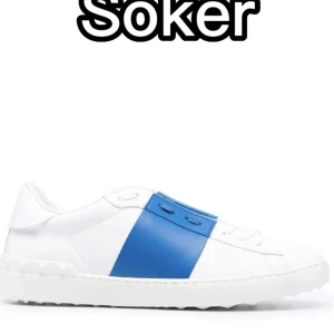 SÖKER VALENTINO - Söker ett sköna par valentinos inte för slitna, men funkar med använda så länge det inte är något hål i dom! Söker storlek 40,5-41